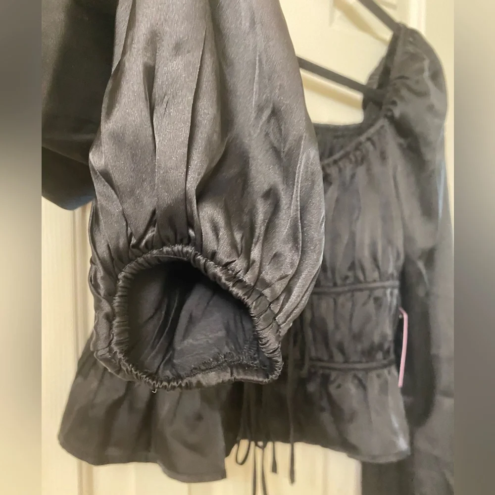 Mixed Threads Los Angeles Satin Black Puff Long Sleeve Crop Top Size Medium NWT - Picture 7 of 16